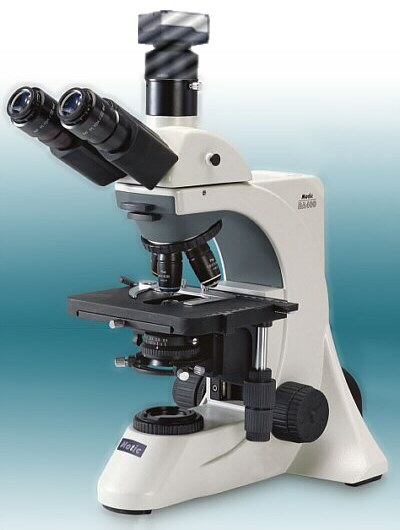 Microscopio Trinocular Ergon�mico de Gran Porte c/Optica Extra Plana Corregida a Infinito BA400 Trinocular